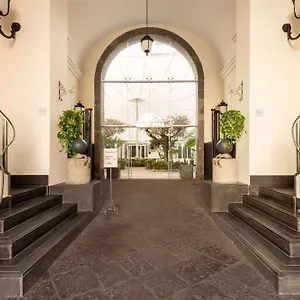 Palazzo Caracciolo 4* Naples